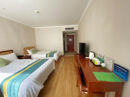 Postel nebo postele na pokoji v ubytování Beijing RJ Brown City Center Hotel