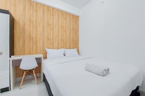 Postel nebo postele na pokoji v ubytování Gorgeous and Homey 2BR Serpong Garden Apartment By Travelio