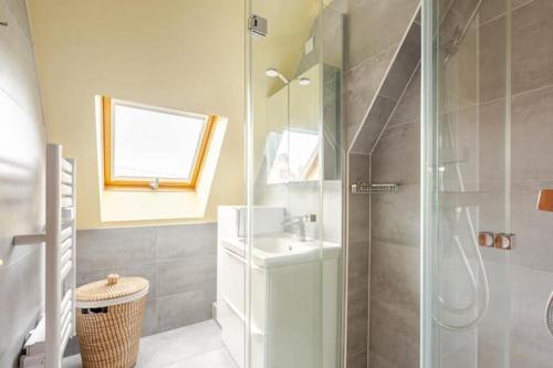a bathroom with a sink and a shower at séjour 6 pers.( atypique ) f4 110 m2 in Houssen