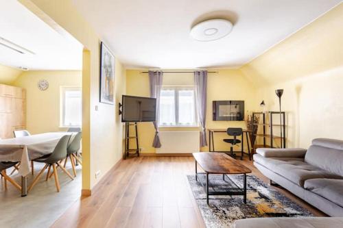 séjour 6 pers.( atypique ) f4 110 m2