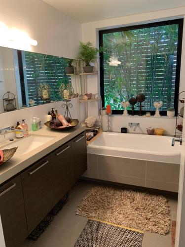 Gambar di galeri bagi Bayside Boutique Retreat- Black Rock, Melbourne. di Black Rock North