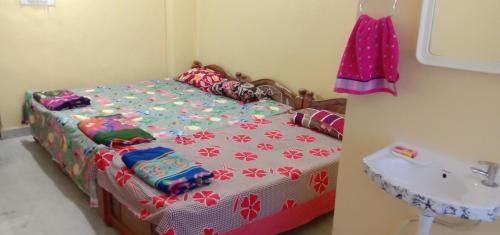 Postel nebo postele na pokoji v ubytování Two BHK Fully Furnished Flat - Near Charminar and Salar Jung Museum