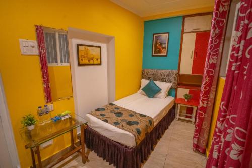 Una cama o camas en una habitación de Tara Guest House
