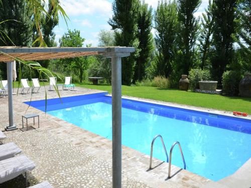 The swimming pool at or close to Farmhouse in Castelfranco Piandiscò with Garden