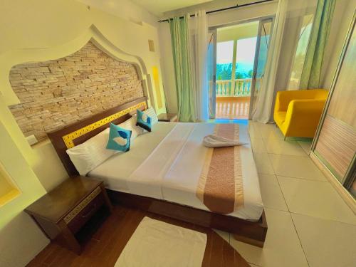 a bedroom with a large bed and a balcony at Shanzu Two Bedroom Coastal Getaway in Mombasa