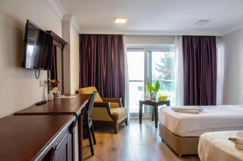 Postel nebo postele na pokoji v ubytování Marmaris Alkan Hotel