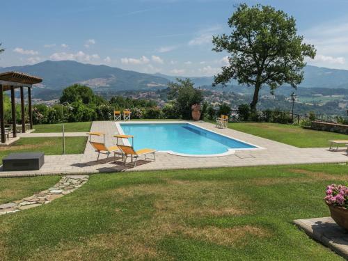 Zdjęcie z galerii obiektu Beautiful Mansion in Poppi with Pool w mieście Poppi