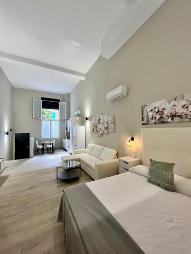 a bedroom with a bed and a living room at Ribera Suites GP in Córdoba