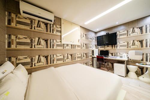 Ένα ή περισσότερα κρεβάτια σε δωμάτιο στο In Hotel Seoul