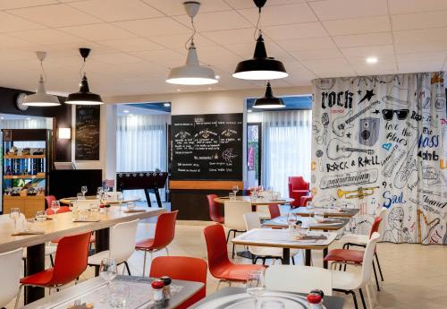 B&B HOTEL Toulouse Universitéにあるレストランまたは飲食店