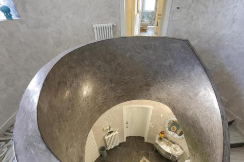 a circular hallway with a large metal circle at La Perla Bianca Luxury Spa by Perle di Puglia in Oria