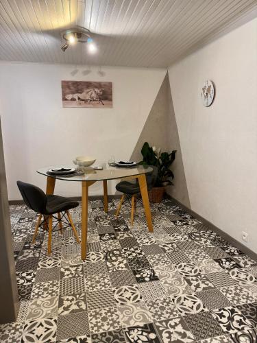 Photo de la galerie de l'établissement Dans le Patio, à Conflans-Sainte-Honorine