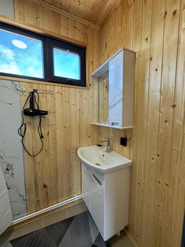 Un baño de Nest House