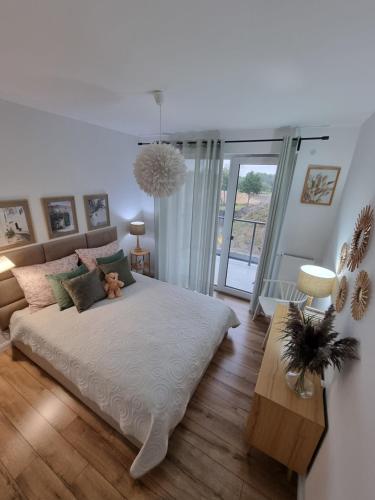 Ένα ή περισσότερα κρεβάτια σε δωμάτιο στο Apartament Fryderyk Łagów