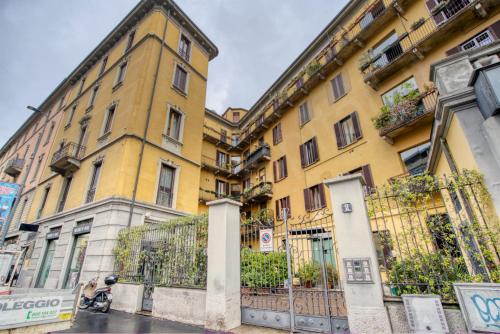 GuestHost - DeAngeli Nest romantico bilocale di design in zona De Angeli, rinnovato e accessoriato