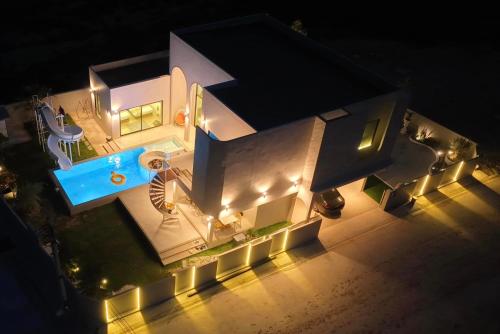 Afbeelding uit fotogalerij van Baan Charoenjai Poolvilla Cha-am in Cha Am