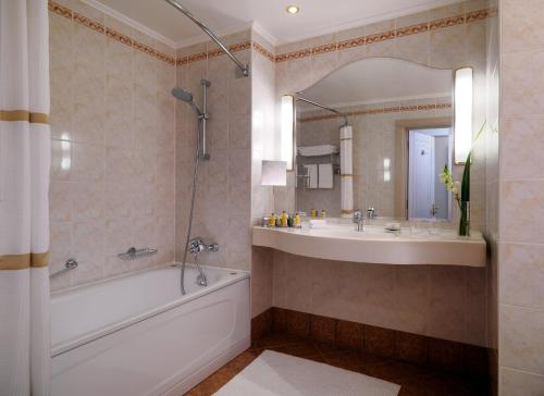 
Ванная комната в Отель Марриотт Москва Гранд
