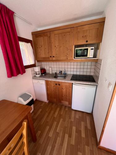 Kuchyň nebo kuchyňský kout v ubytování Appartement 4-6 personnes à Puy-Saint-Vincent