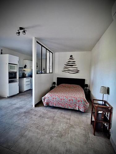 Η κουζίνα ή μικρή κουζίνα στο Lodging Au Milieu des Vignes & des Étoiles