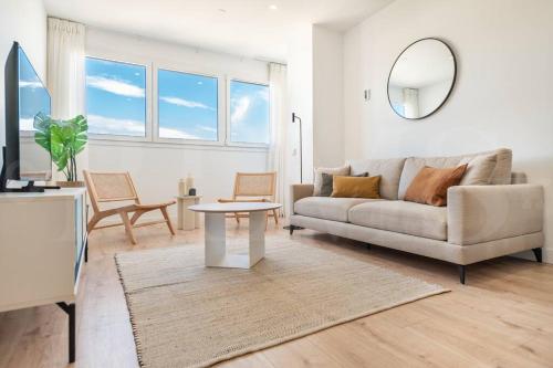 22nd floor modern urban sky apartment with parking & gym by REMS