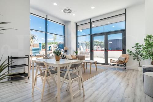 22nd floor urban sky apartment with gym by REMS