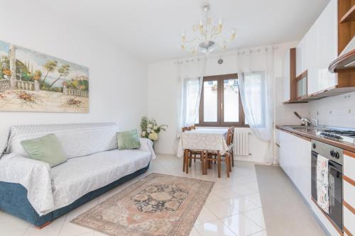 Η κουζίνα ή μικρή κουζίνα στο Berto's house tra mare e laguna