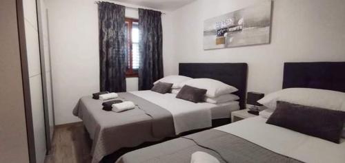 Posteľ alebo postele v izbe v ubytovaní Apartments Neda