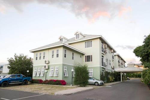 1-Bed Smart Access Condo Near Bob Marley Museum
