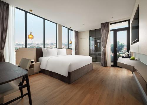 Giường trong phòng chung tại CLASSYC Hotel