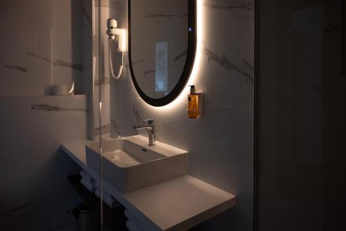 Koupelna v ubytování Diamond Hotel