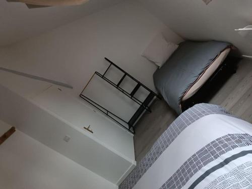 a small room with a bed and a table at gîte des marguerites in Montigny-en-Morvan