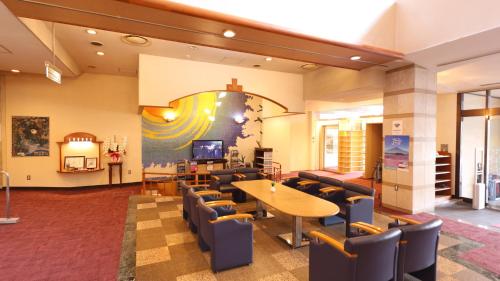 a waiting room with a table and chairs at Hotel Koryu in Fujikawaguchiko