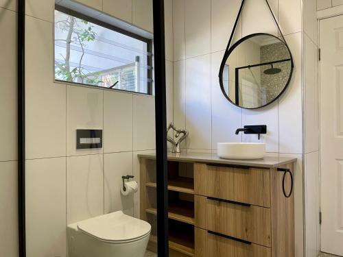 Koupelna v ubytování Riverview Estate. Gonubie. East London