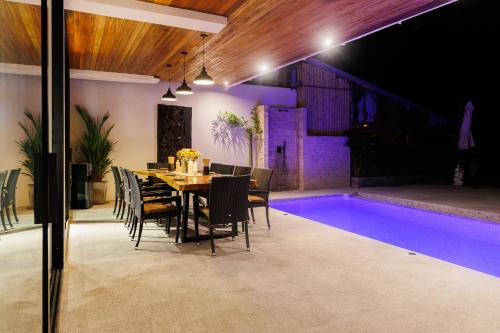 Bazén v ubytování ZiVilla Private Pool Beachfront nebo v jeho okolí