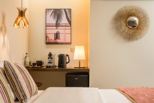 a bedroom with a bed and a table with a lamp at Strandhotel Schmerikon in Schmerikon