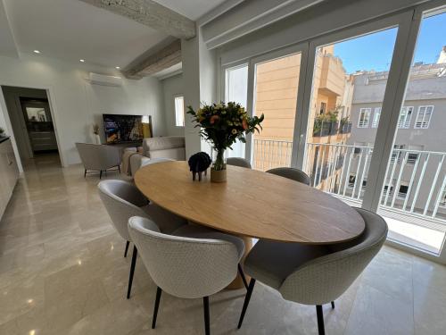 a dining room with a wooden table and chairs at Navas 102 Cosmopolitan Loft in Granada