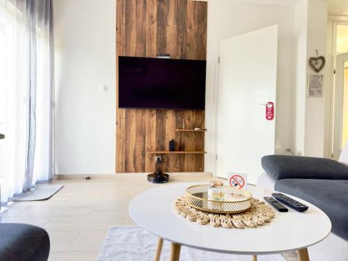 a living room with a coffee table and a tv at LA MIA STORIA in Beretinec