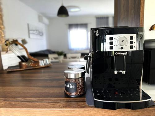 a coffee maker sitting on top of a counter at LA MIA STORIA in Beretinec