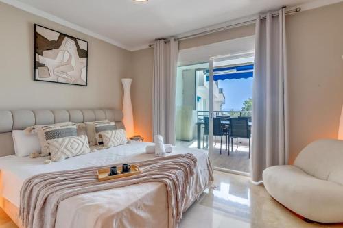 the diamond of banus with SEAVIEWS