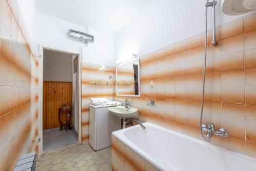 Ένα μπάνιο στο Apartment Gordana