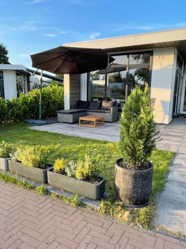 LUXUS Cube in Lathum, nähe Arnheimにある庭
