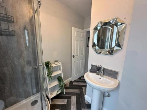Un baño de The Suite - 1 Bedroom - Sleeps 2