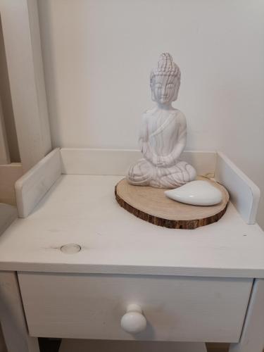 a statue of a person sitting on a table at Nationalpark Apartments in Apetlon