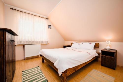 Postel nebo postele na pokoji v ubytování Cabana Mariuca Fundata