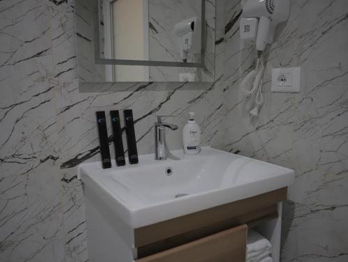 Un baño de Shatri Hotel