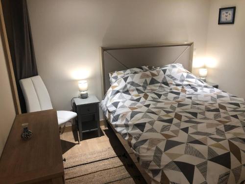 a bedroom with a bed and a table and a chair at Appart cosy 3 pièces, ski-in/out, piscine & spa, 8-10 pers. - FR-1-461A-26 in Arc 1600