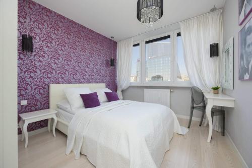 Stylish Apartment in Downtown Warsaw by Noclegi Renters