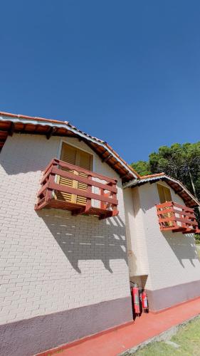 a building with two balconies on the side of it at Pousada Domos Serra do Sol in Monte Verde