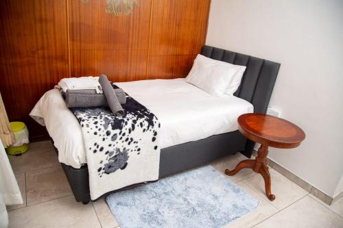 En eller flere senge i et værelse på Asiphileni