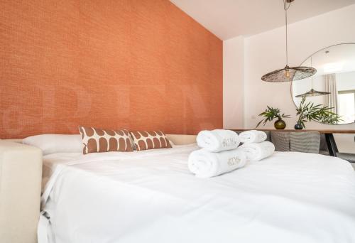 Sunny apartment with terrace by REMS